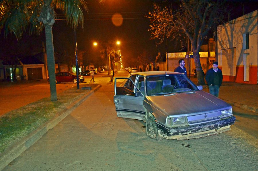Policiales: tres aprehendidos tras siniestro vial en 20 de Junio y Rivadavia