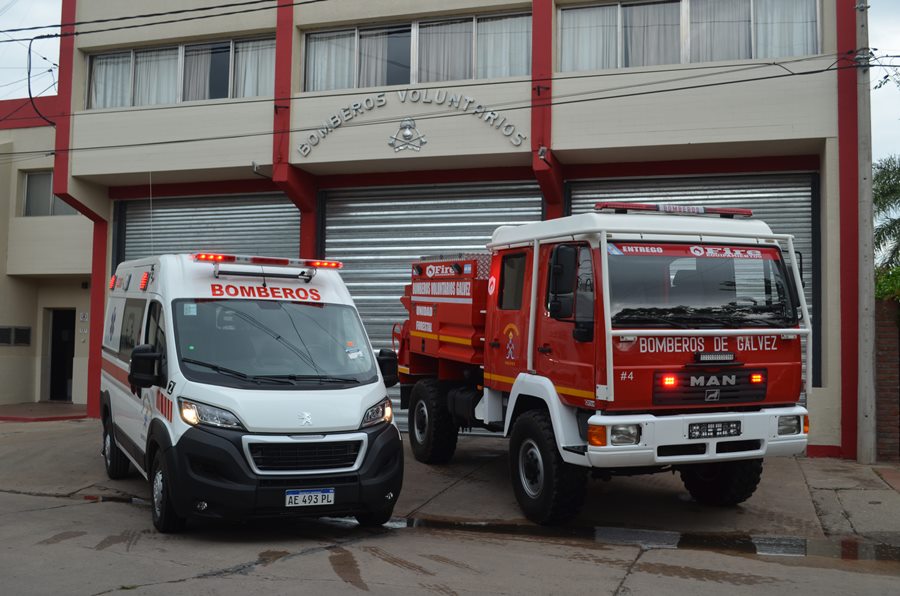 Bomberos presentó dos nuevas unidades: una ambulancia y una autombomba para incendios forestales