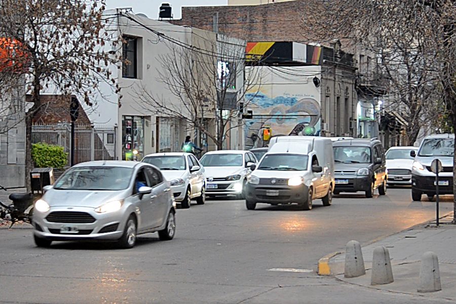 El Municipio vetó la ordenanza que permitía el doble estacionamiento para las fiestas