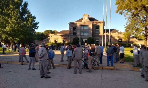 Los municipales se reunieron en asamblea y piden por paritarias para el sector