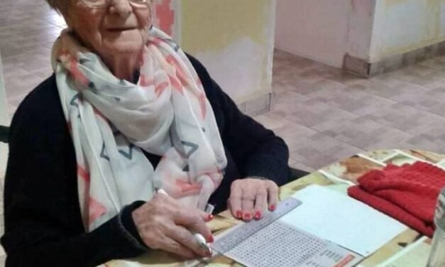 Sociales: en tus 100 años, feliz cumple Romilda!!!