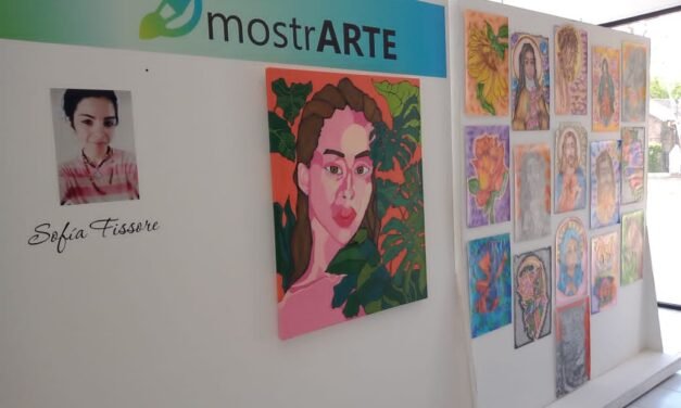 Los artistas locales exhiben sus obras en «mostrARTE»