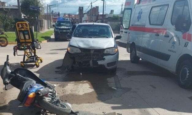 Policiales de Gálvez y la región: Colisionaron un auto y una moto