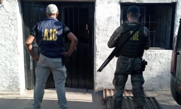 Tres detenidos en 7 allanamientos simultáneos en Gálvez