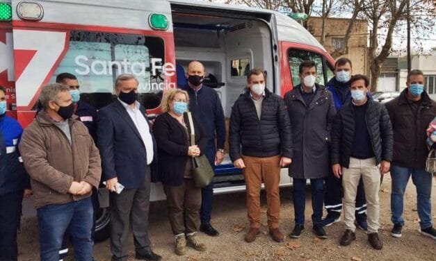 El gobernador Perotti hizo entrega de una nueva ambulancia al SIES 107 en Gálvez
