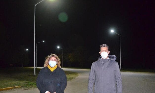 El senador Diana y la presidenta comunal pusieron en valor las nuevas luces del acceso a Loma Alta