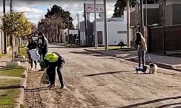 «La basura que tiramos no habla, pero dice mucho de nosotros»: ecologistas recorrieron la ciudad juntando residuos