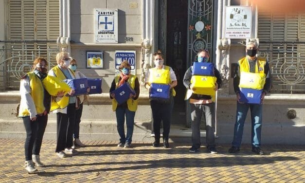 El Club de Leones Gálvez entregó bolsones de pañales a residencias geriátricas