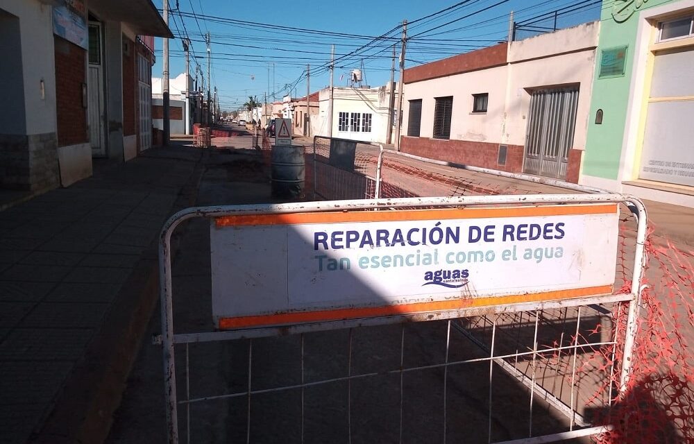 Aguas Santafesinas realiza trabajos de renovación en calle Primera Junta
