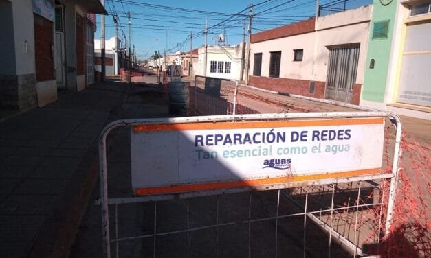 Aguas Santafesinas realiza trabajos de renovación en calle Primera Junta