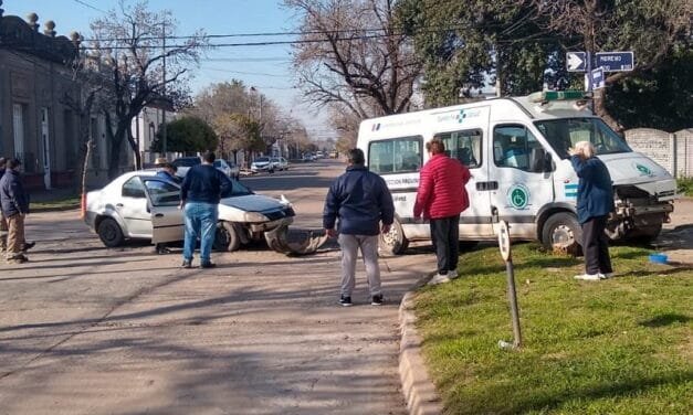 Chocaron dos vehículos en Dorrego y Moreno