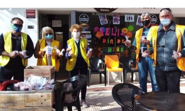 El Club de Leones Gálvez repartió golosinas por el Día de las Infancias