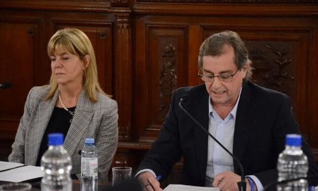 Capitani fue al Senado, negó que haya discriminación asistencial y rechazó las denuncias de la oposición