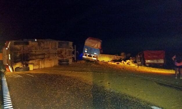 Policiales: un fallecido en choque de camiones en autopista a la altura de Arocena