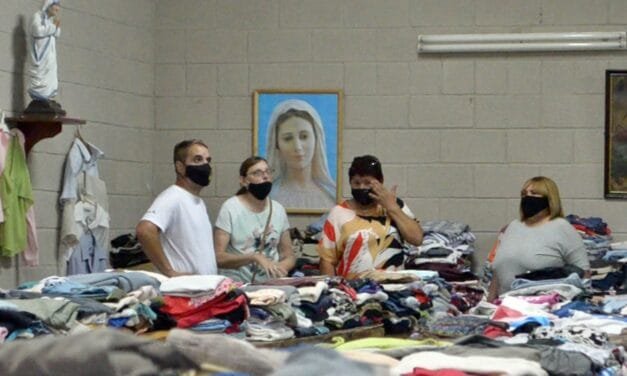 El Club Amigos Kangoo se reúne en Gálvez y realiza una colecta solidaria para el Comedor de Cáritas