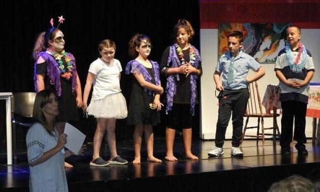 «De monstruos y otros sustos» del Taller de Teatro del Liceo, se presentó en la CHCB