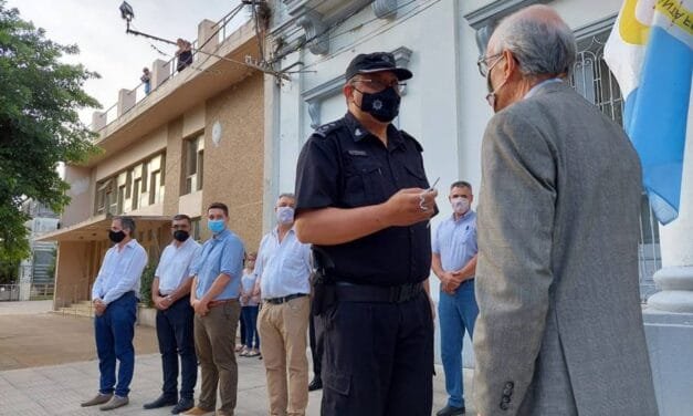 La Provincia entregó cuatro camionetas y un minibus para la Unidad Regional XV