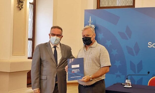 Perotti entregó más de $54 millones a 17 municipios y comunas para la prevención del delito