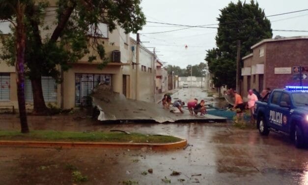 La tormenta causó importantes destrozos en toda la ciudad