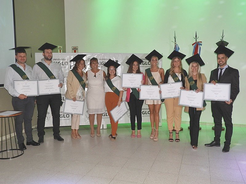 El CAU Gálvez de la Siglo 21, festejó 21 años de trayectoria y realizó el acto de graduación 2022