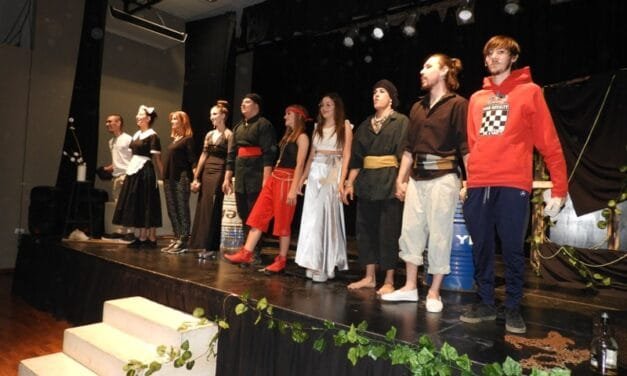 A sala llena y con una obra del Taller de Teatro del Liceo cerró el Festival Interprovincial