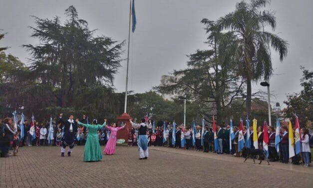 El 212° aniversario de la Revolución de Mayo en la plaza