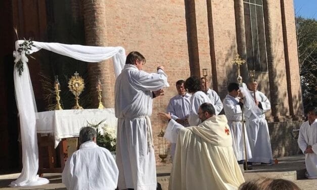 La comunidad católica celebró Corpus Christi