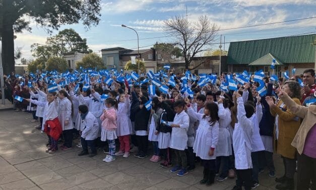 Los alumnos de 4to. grado prometieron lealtad a la Bandera