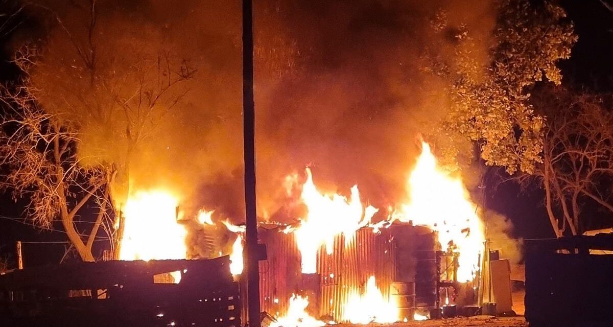 Fuego en una vivienda en la madrugada: las pérdidas fueron totales