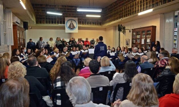 El Coro Polifónico brindó un ensayo abierto en la Biblioteca Popular