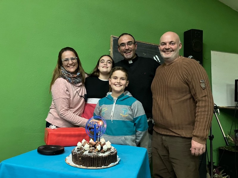 Sociales: el Padre Carlos Magnano celebró su cumpleaños en comunidad |  gálvezhoy, más que noticias