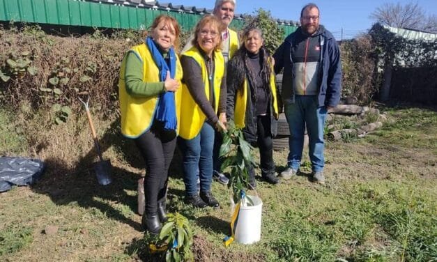 «Leones» Gálvez plantaron árboles en el Comedor Santa Margarita