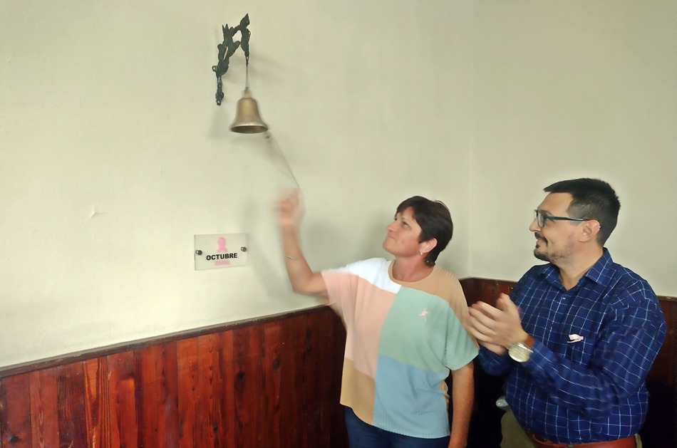 Octubre Rosa y una puerta a la esperanza: instalaron una campana de la salud en el Concejo