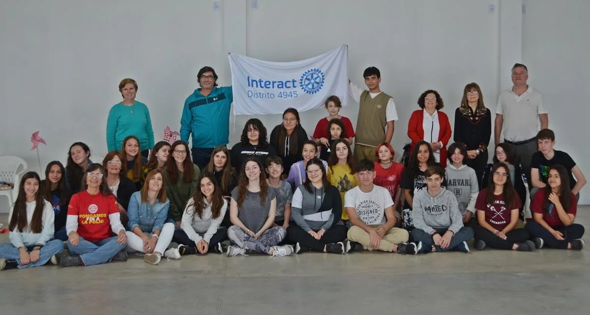 Interact Gálvez e Interact Rosario Norte, donaron un ropero solidario a la Escuela Nro. 877