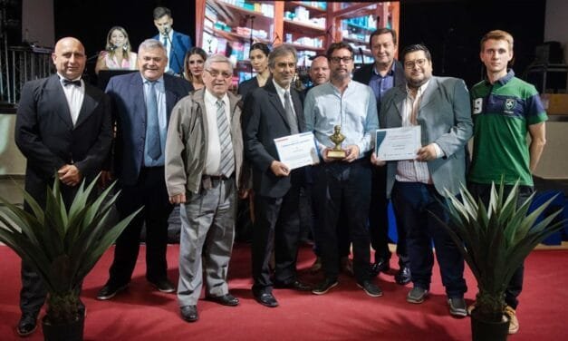 Farmacia «Rampone» recibió un reconocimiento en la 1ª Cena del Día del Comercio Santafesino