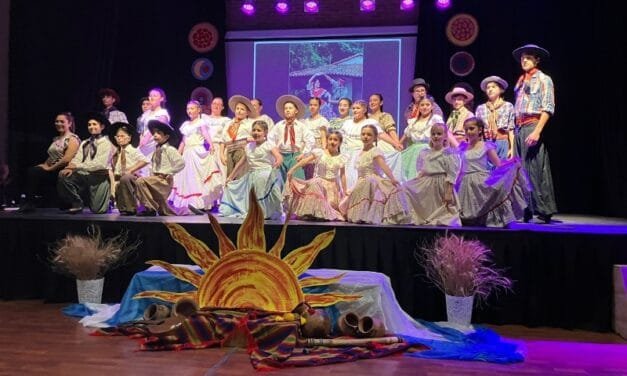A pura música y baile, el área de Folklore del Liceo presentó su muestra anual
