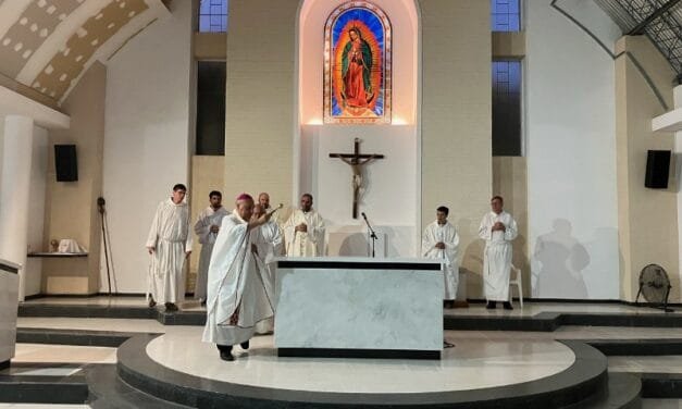 Monseñor Sergio Fenoy consagró el altar de la Capilla de Guadalupe