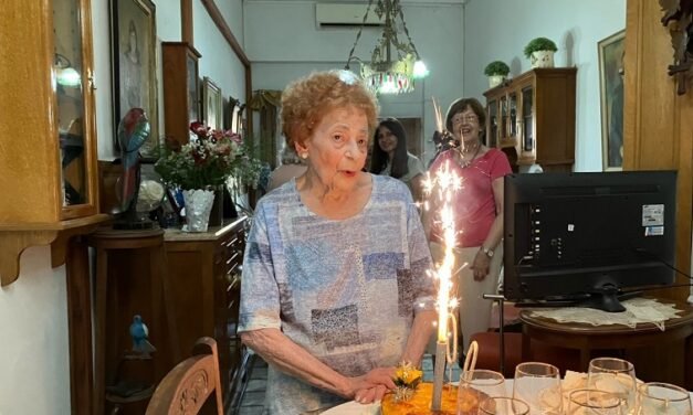 Año nuevo, siglo nuevo. Feliz cumpleaños, Amelia!