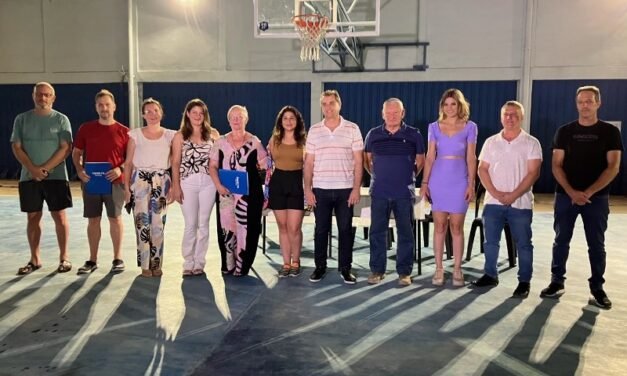 El Ministro Capitani participó de una firma de convenios con instituciones locales