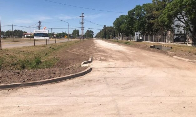 Obras de pavimentación en el ingreso al Área Industrial