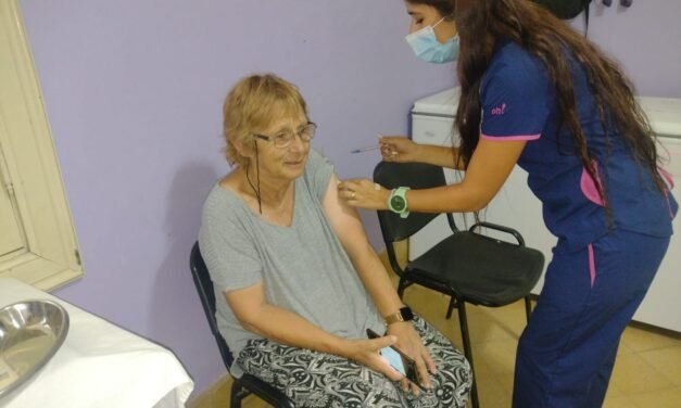 Dosis de refuerzo: llegó al SAMCo una partida de vacunas bivalente