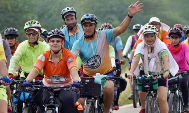 Galvense llevó donaciones a Formosa y participó del Vía Crucis más largo del mundo en bici