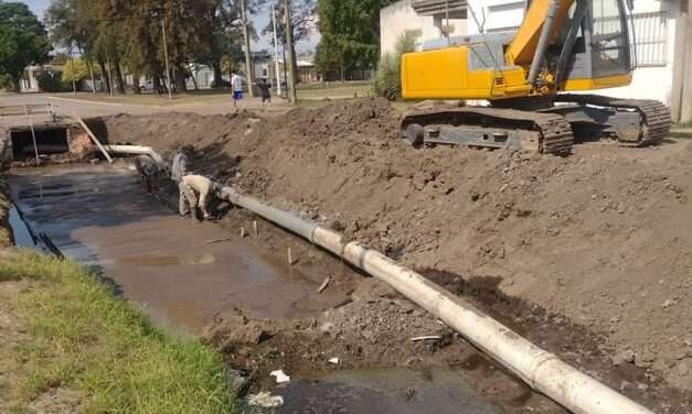 Comenzaron los trabajos en el Canal España para mejorar el drenaje en Barrio Oeste