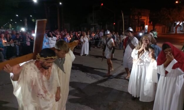 Via Crucis: La comunidad católica conmemoró el camino de la cruz