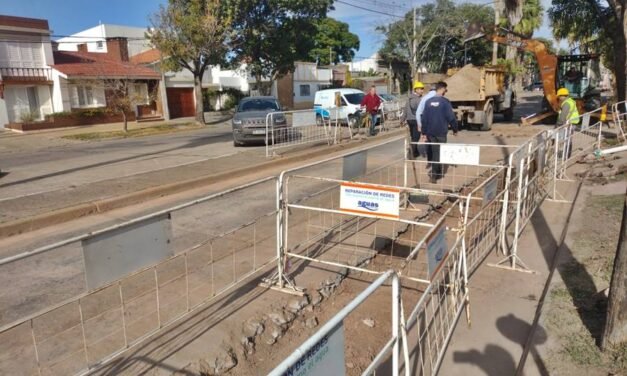 Aguas Santafesinas trabaja en la renovación de cañerías de red cloacal en Avda. de Mayo