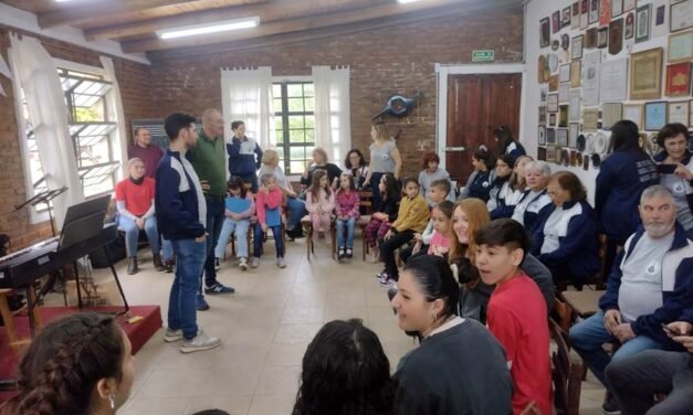 El Coro Polifónico festejó 64 años acompañado por el Coro de Niños