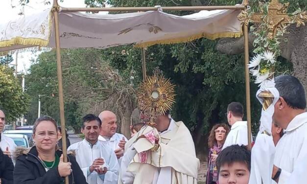 Procesión de Corpus Christi por las calles de la ciudad