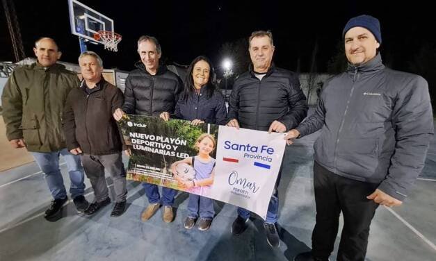 Santa Paula habilitó su renovado playón deportivo y las nuevas luces LED en la cancha de fútbol: Capitani recorrió las obras