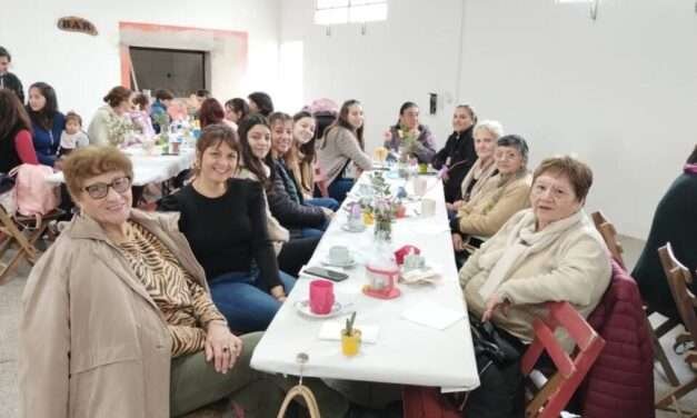 La Escuela N°248 de Campo Piaggio organizó una «TARDE DE TE»