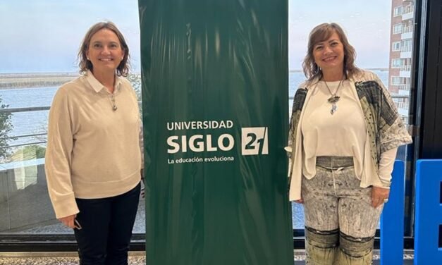 El CAU Gálvez presente en el «6to Congreso Innova Educa 21», de la Universidad Siglo 21 donde disertó Mariela Guadagnoli